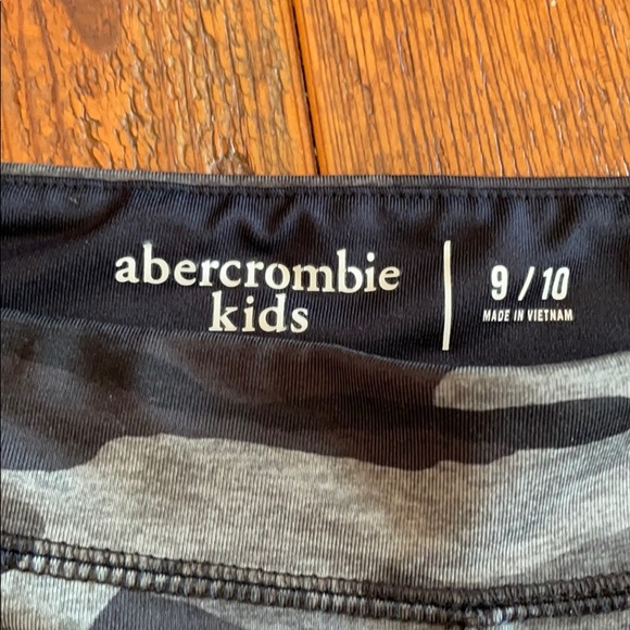 Abercrombie Kids 9/10 Black Camo Leggings - Picture 3 of 4